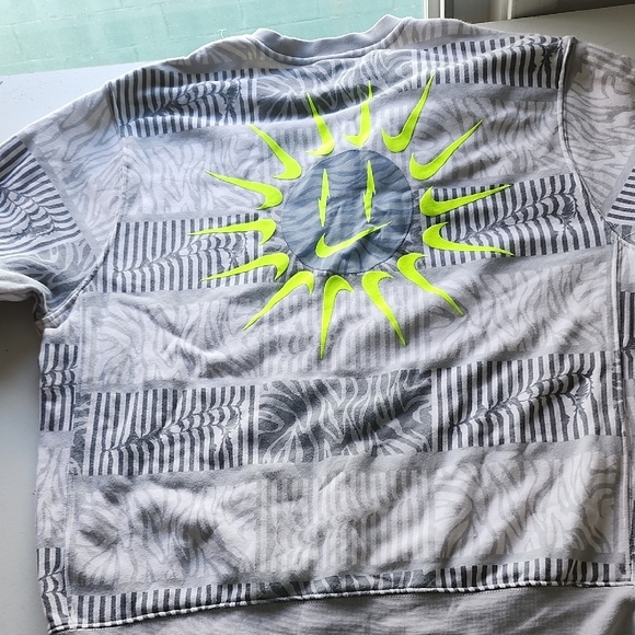 Nike Gray and Neon Yellow Graphic Sweatshirt White Tag Large - Picture 4 of 4